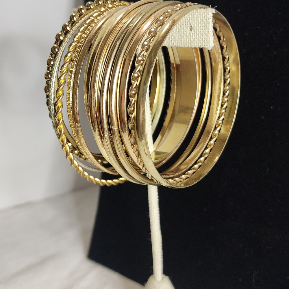 Bangle bracelet - Picture 3 of 3